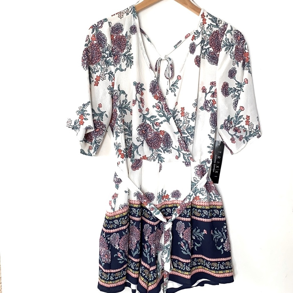 Trixxi Floral Romper, Size XL,‎ NWT
